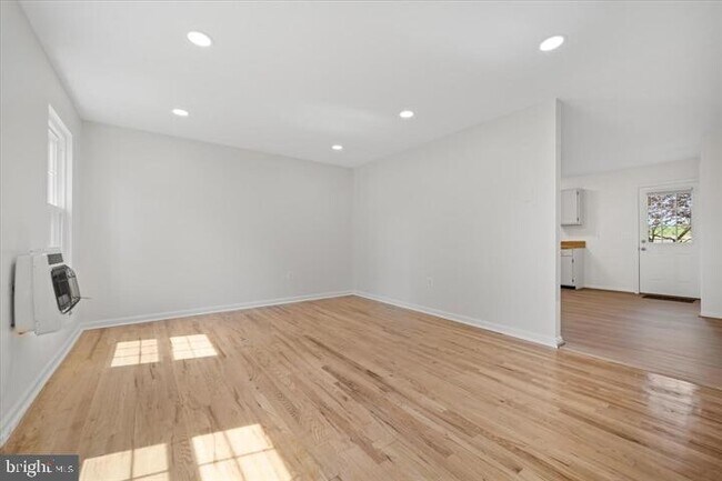 Building Photo - 228 Carroll Dr