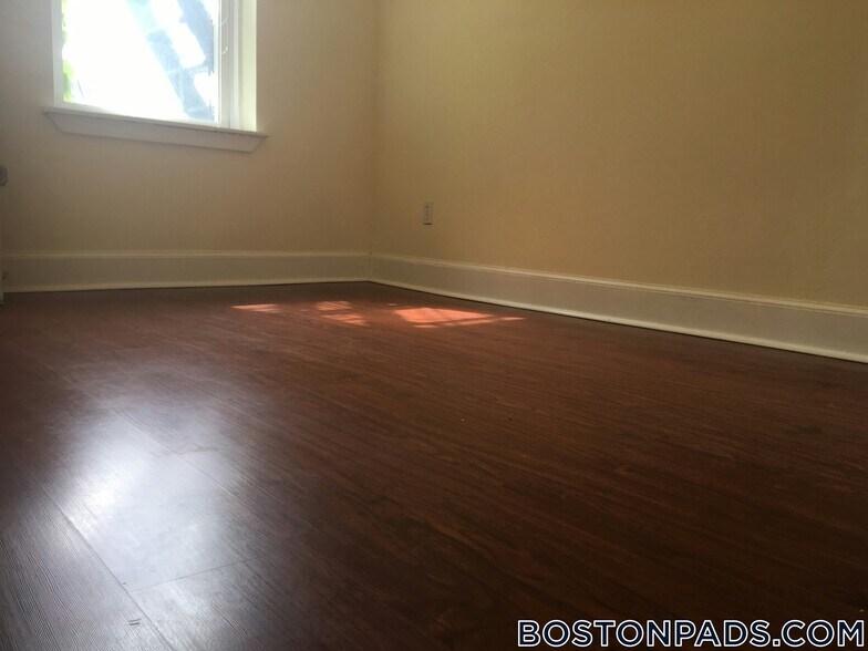 Building Photo - 70 Joy St