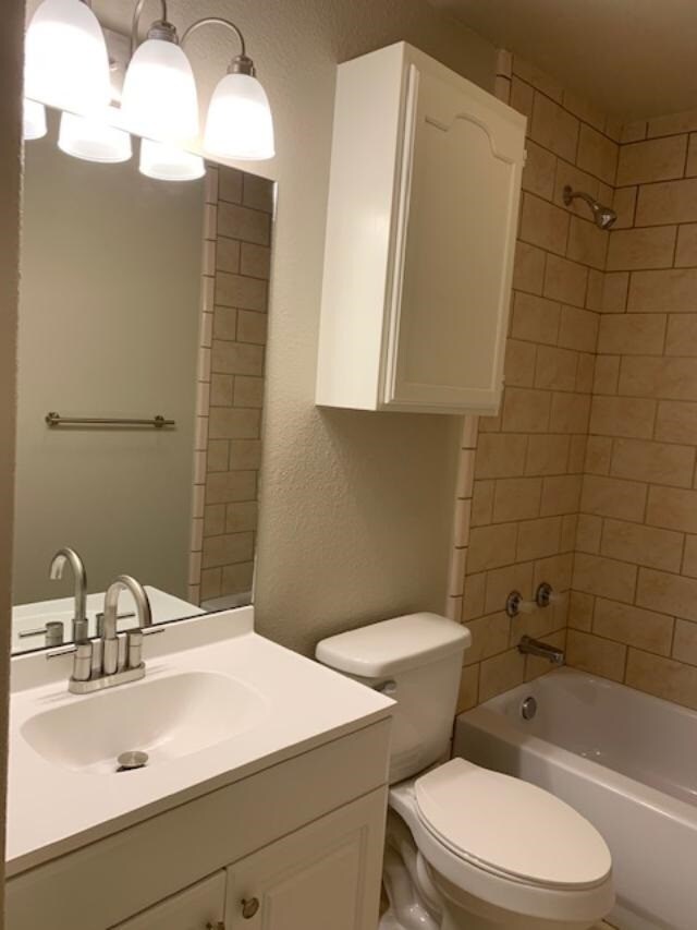 Building Photo - 1000 Ranchway Dr