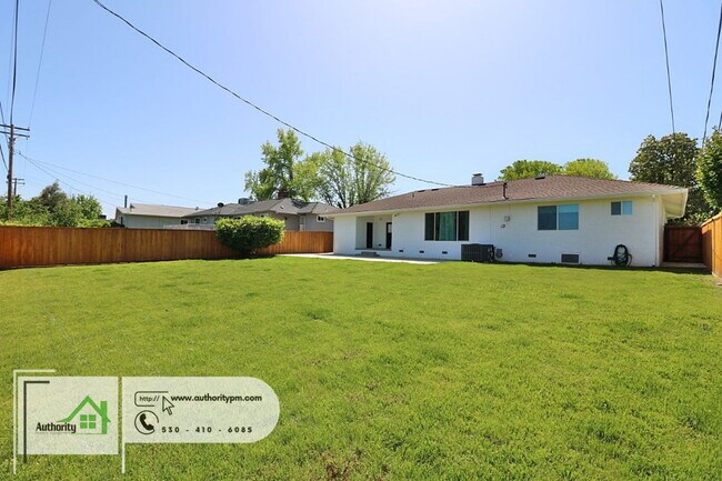 Building Photo - 1225 Manzanita Hills Ave