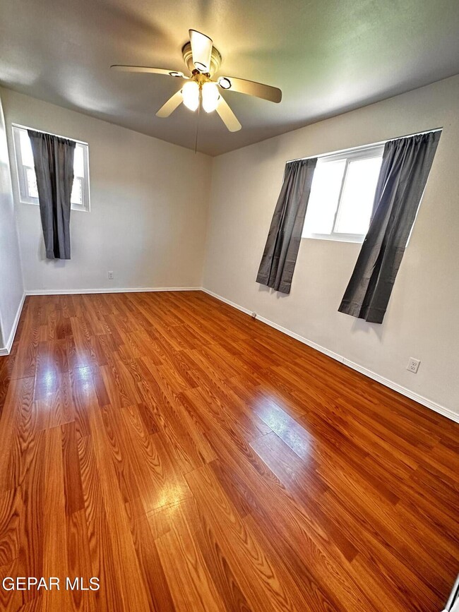 Building Photo - 1516 Elmhurst Dr