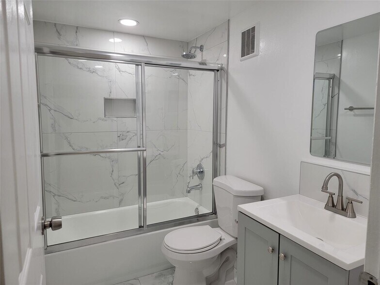 Building Photo - 3341 NW 47th Ter