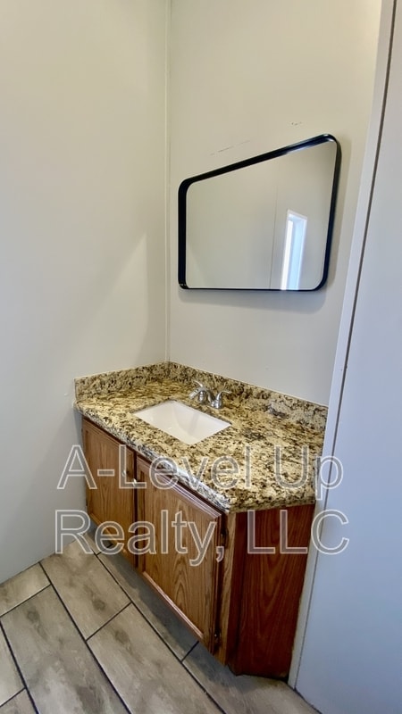 Building Photo - 307 W Lee St