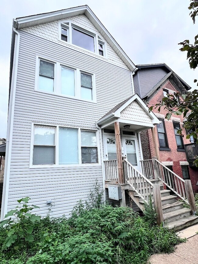 Primary Photo - 2306 N Hoyne Ave