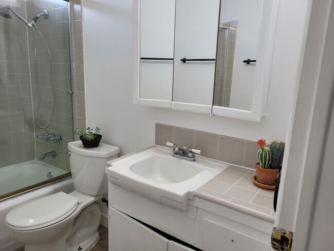 Building Photo - 3314 Preble Ave