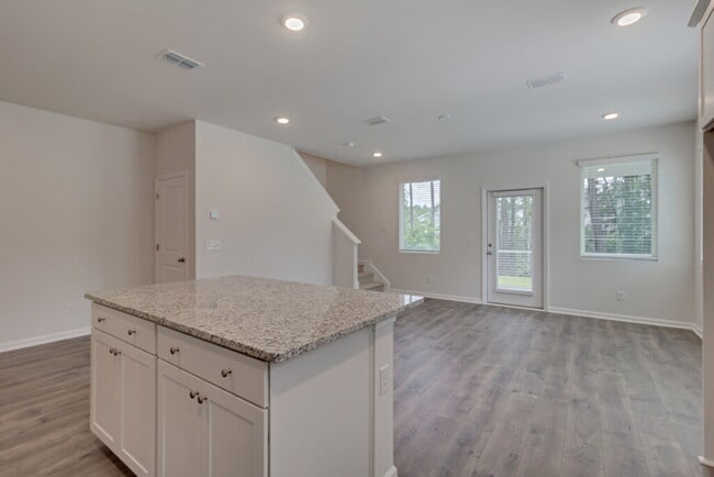 Building Photo - 133 Congo Ct