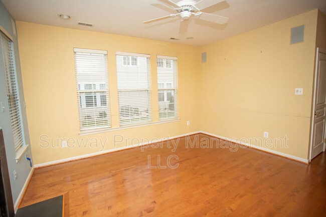 Building Photo - 42 Tudor Ct