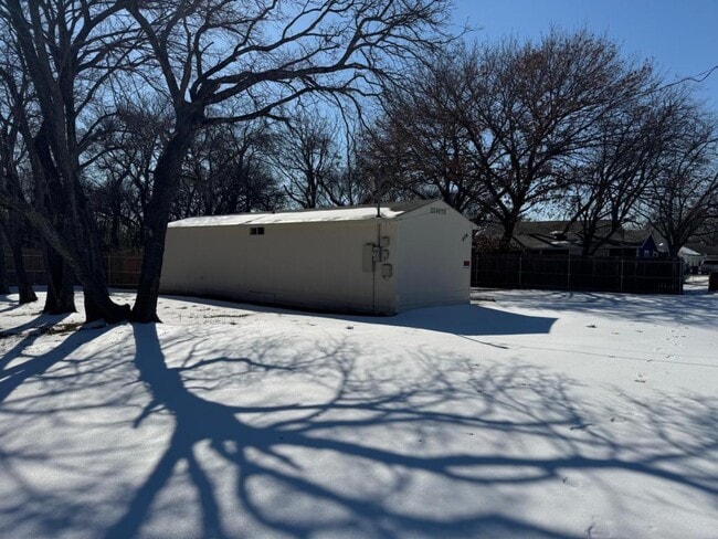 Building Photo - 624 Uland St