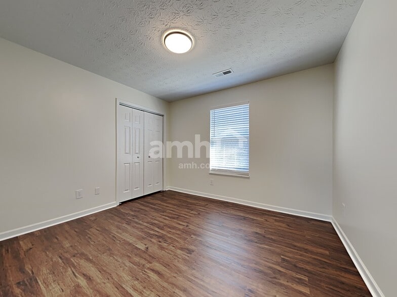 Building Photo - 5810 Matalin Ln