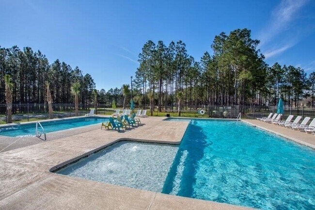 Building Photo - Spacious 4-Bedroom, 3-Bath Home with Large Screened-In Porch & Modern Features in Hahira, GA