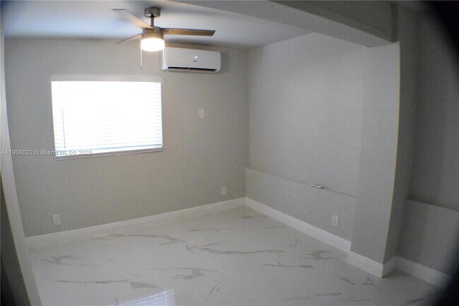 Building Photo - 622 NE 6th St