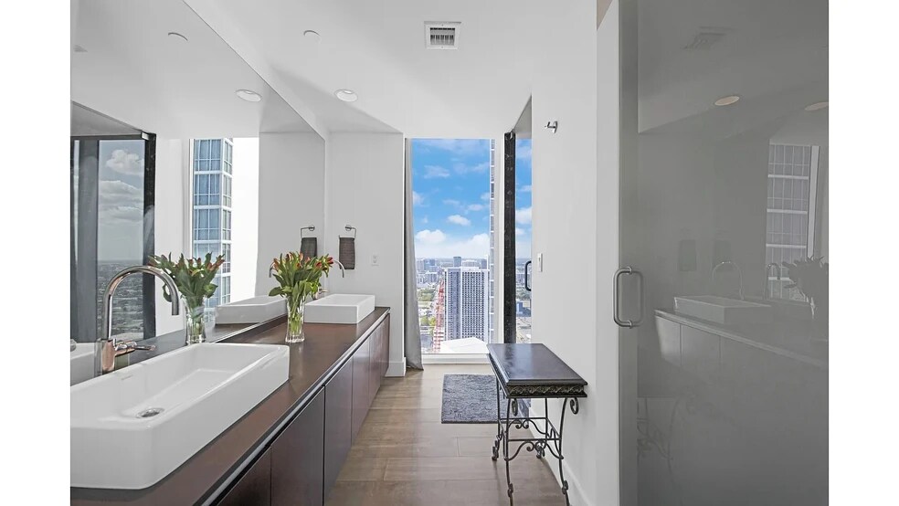 Building Photo - 1040 Biscayne Blvd