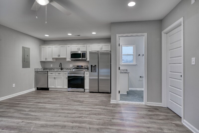 Building Photo - 6722 Brentwood Ave