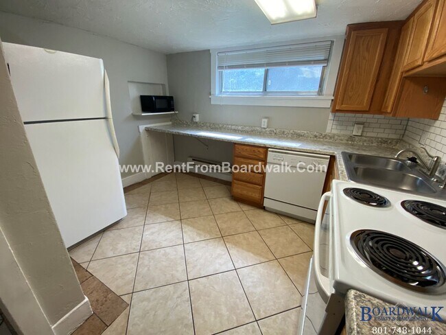 Building Photo - 228/230 S 300 W