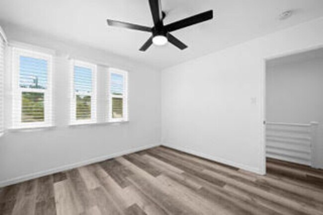 Building Photo - 2136 Drescher St