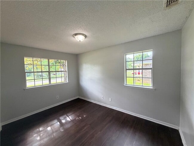 Building Photo - 3760 Alta Vista Dr