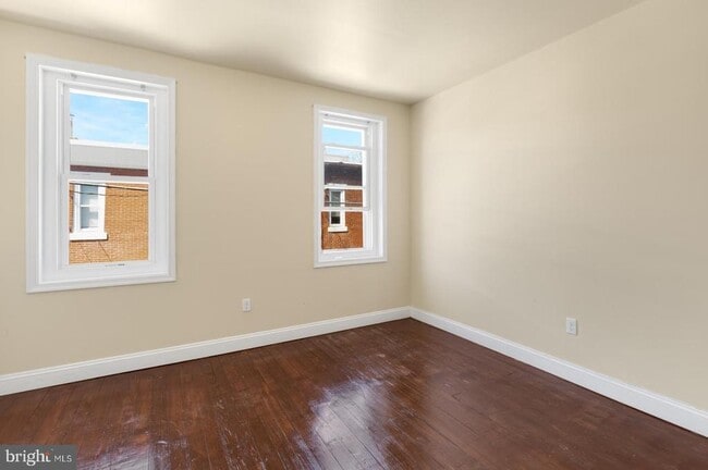 Building Photo - 1331 S Hollywood St