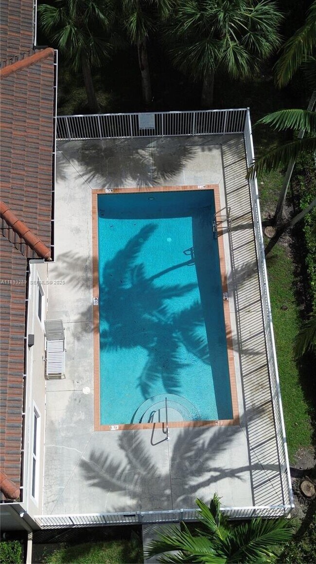 Building Photo - 2941 Riverside Dr