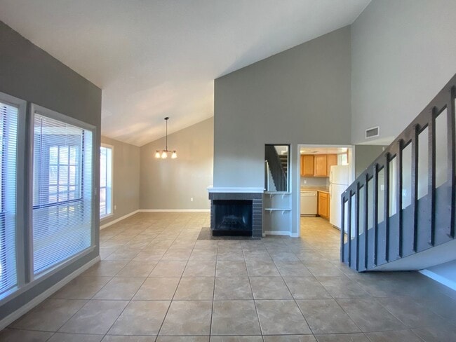 Building Photo - Winter Park Villas! Full Sail/Winter Park 2/2 condo available now!