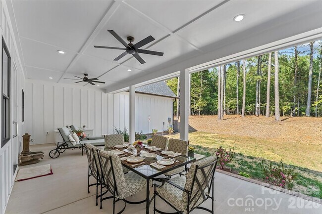 Building Photo - 129 Greens Rd