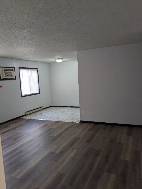 Building Photo - 300 Hopp Ave