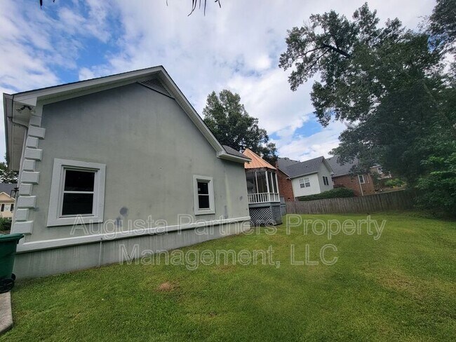 Building Photo - 650 Woodstone Way