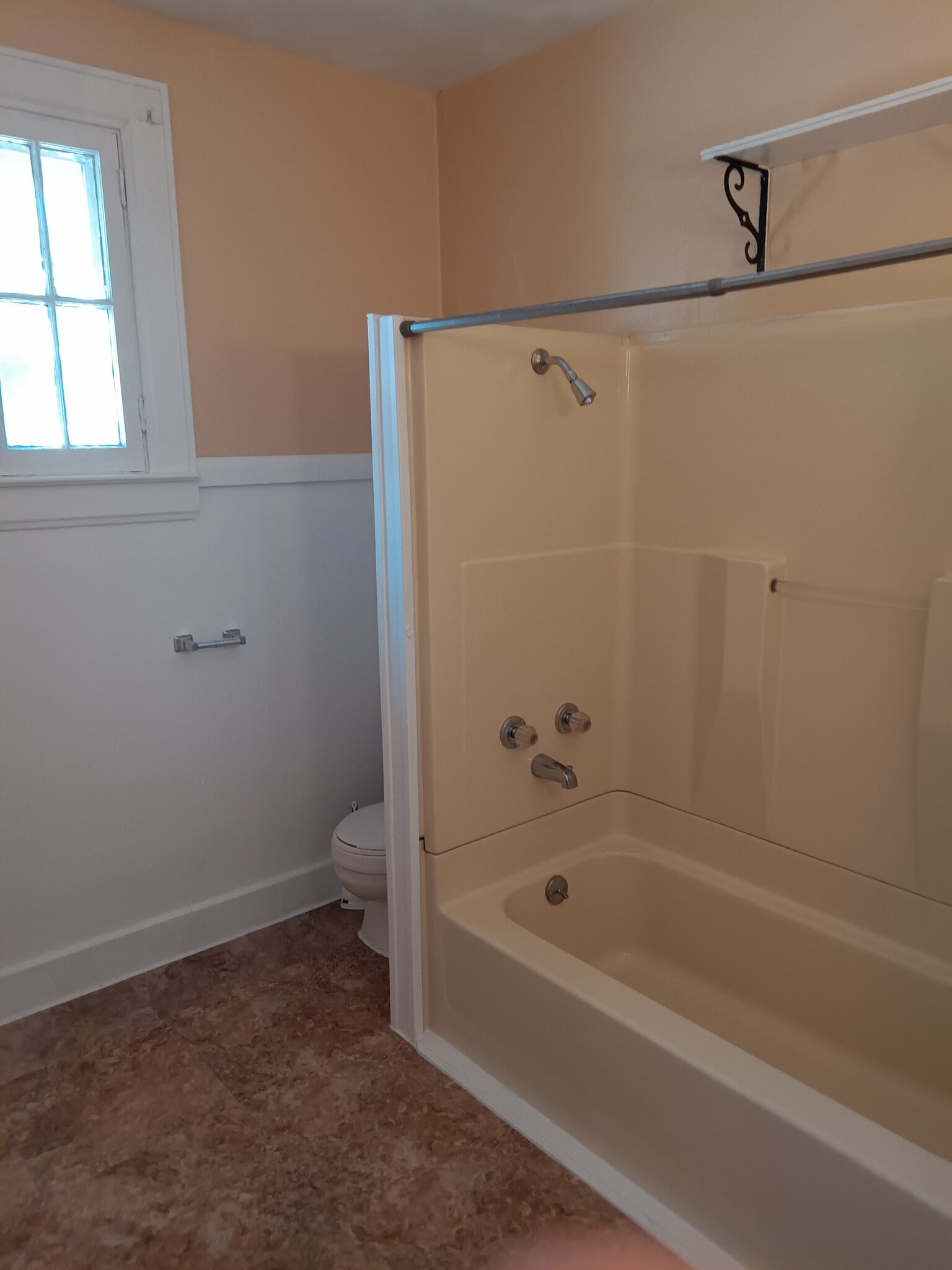 Building Photo - 1552 Lewis St