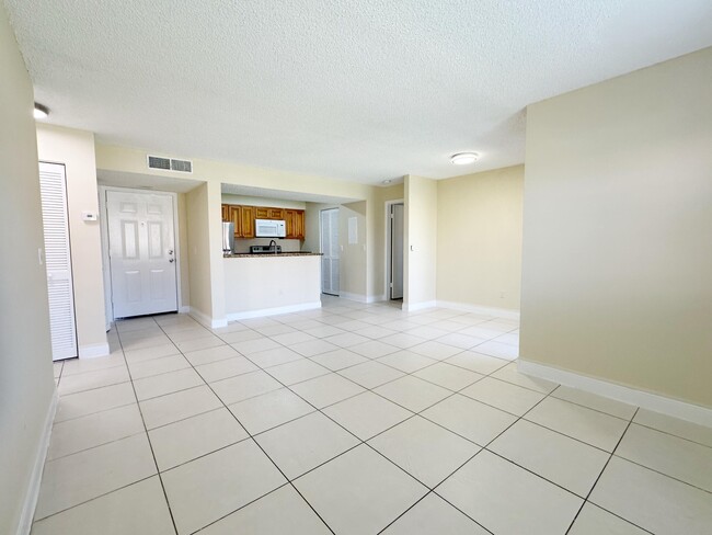Building Photo - 1241 SW 46th Ave