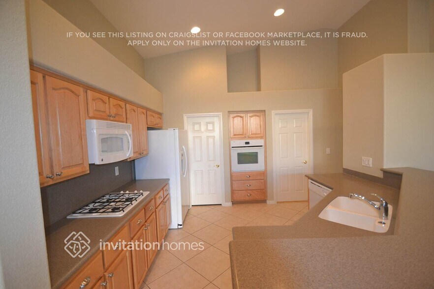 Building Photo - 2124 Paganini Ave