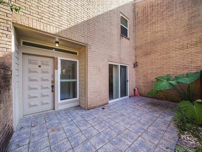 Building Photo - 2056 Augusta Dr