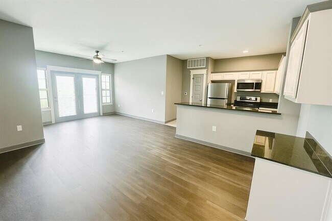 Building Photo - 200 Maple Ln