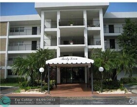Building Photo - 3351 S Palm Aire Dr