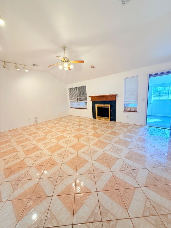 Building Photo - 1016 Westbury Terrace