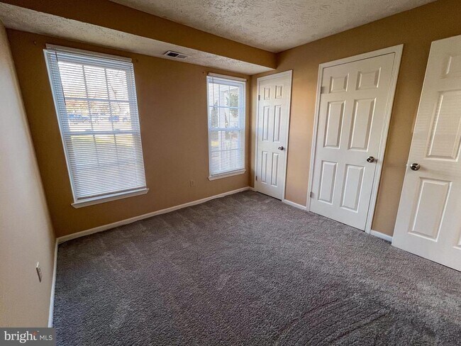 Building Photo - 782 Southern Hills Dr