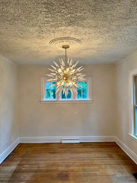 Building Photo - 39 Ferrin Pl