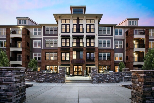Building Photo - J Creekside at Exton