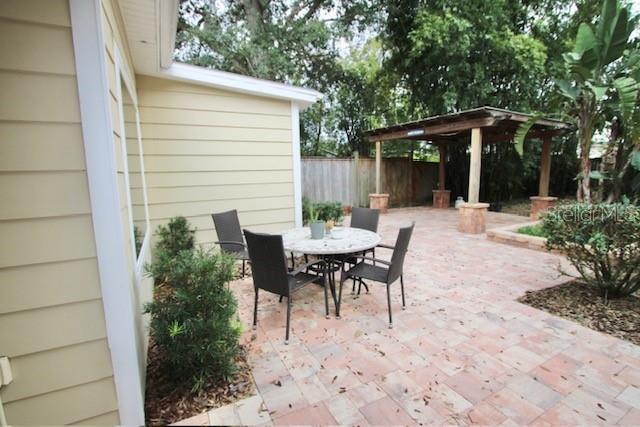 Building Photo - 230 E Esther St