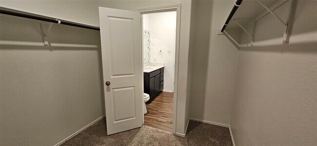 Building Photo - 325 Geode Glen