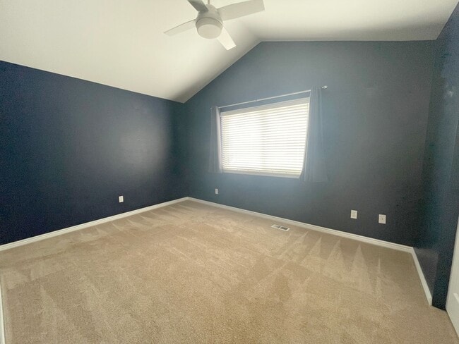 Building Photo - 2 bedroom master suites,2 bathrooms! 1 car...