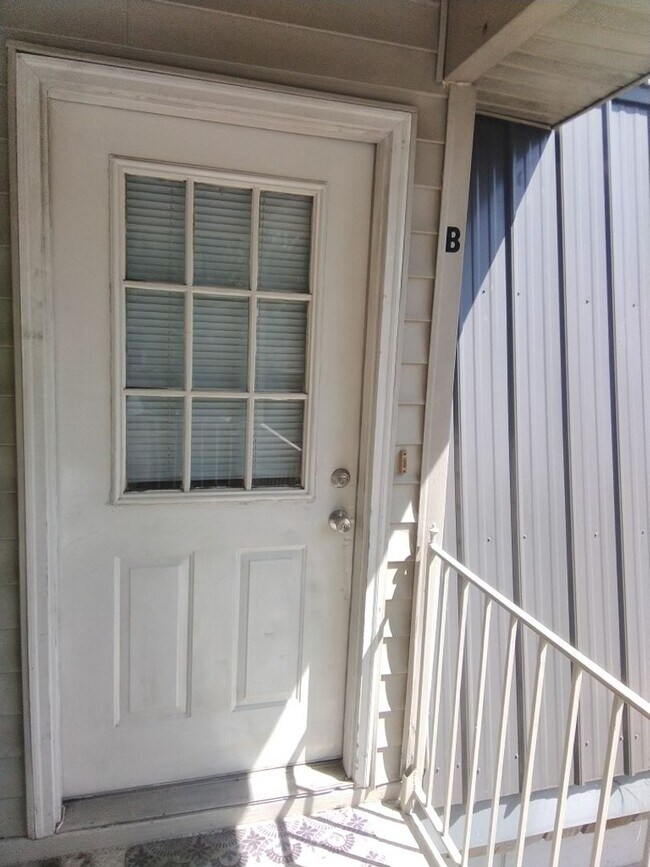 Building Photo - 614-B Drypoint Ln.