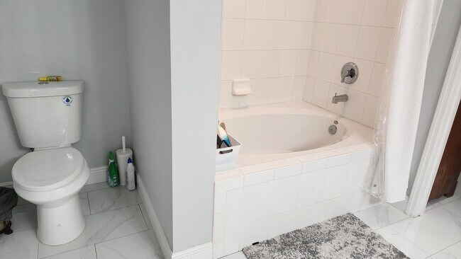 Building Photo - 562 SE Majestic Terrace