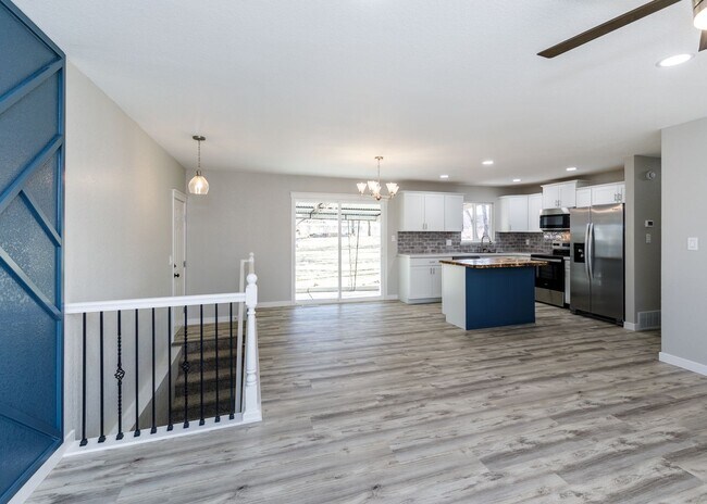 Building Photo - Newly Remodeled 5 Bed Home with Huge Yard