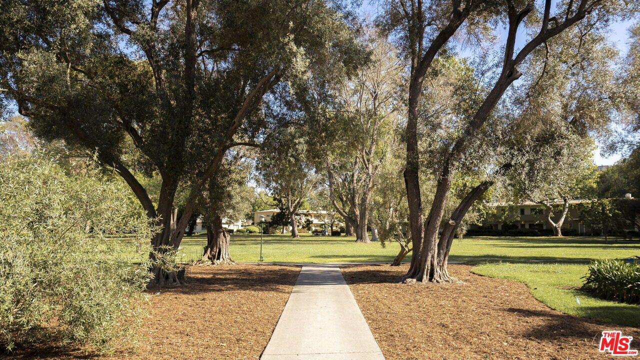 Building Photo - 5116 Village Grn