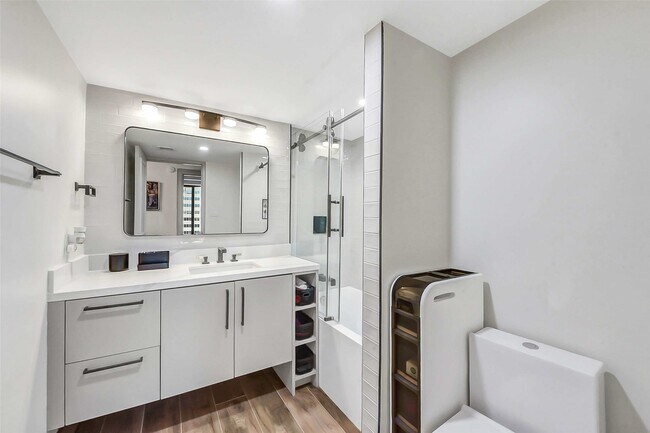 Building Photo - 1111 Caroline St