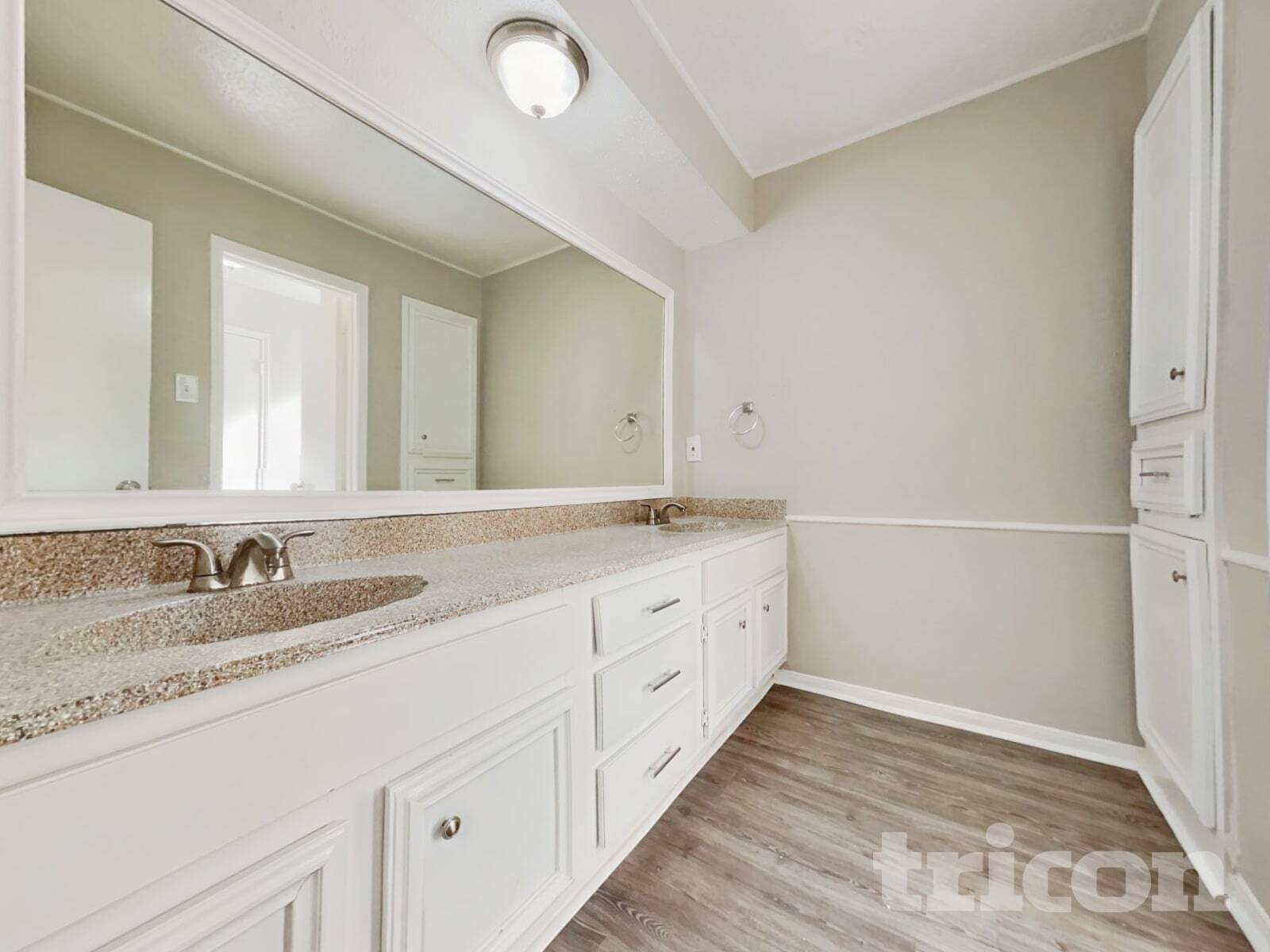 Building Photo - 22731 River Birch Dr