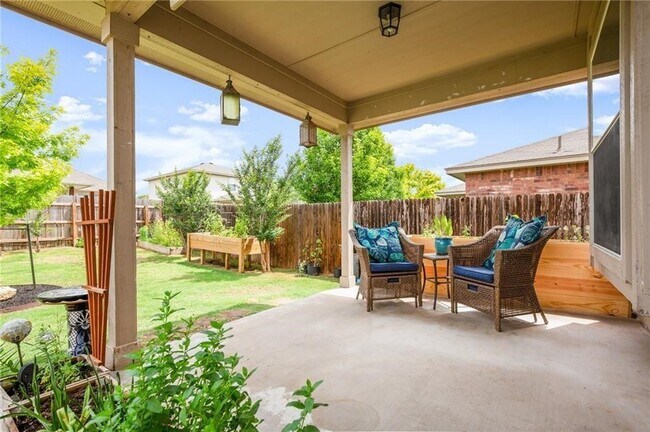 Building Photo - 921 Gentry Dr