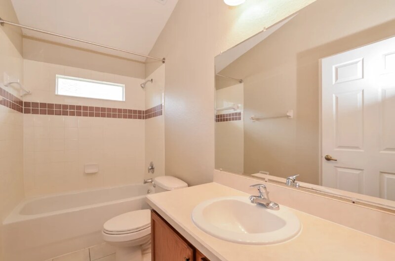 Building Photo - 120 Vine Dr