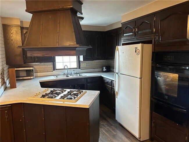 Building Photo - 414 Plum Ave