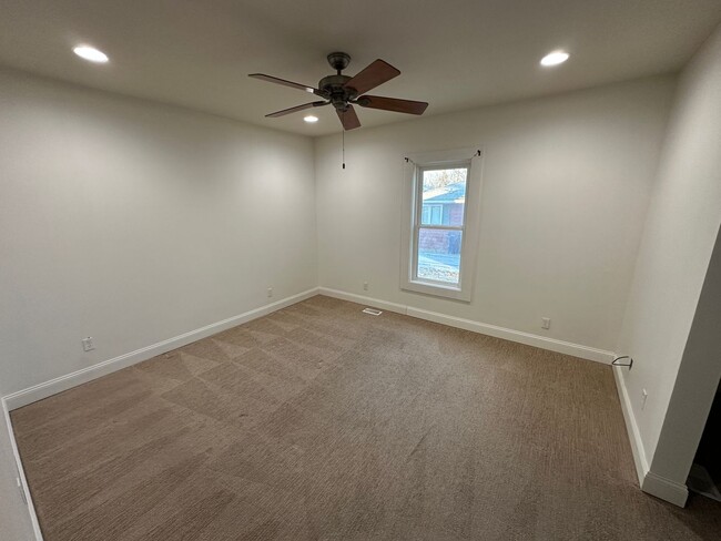 Building Photo - Spacious 4 Bedroom Home Available for Rent in Orange City