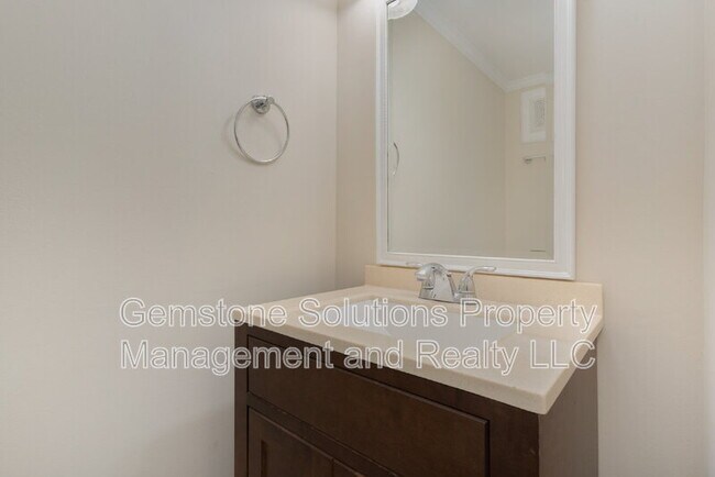 Building Photo - 404 Granville Rd